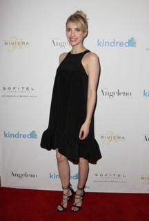 Emma Roberts feet photo thumbnail