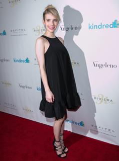 Emma Roberts feet photo thumbnail