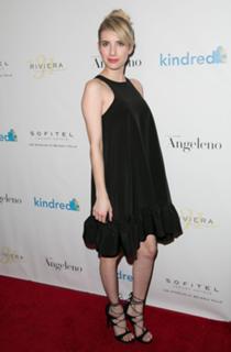 Emma Roberts feet photo thumbnail