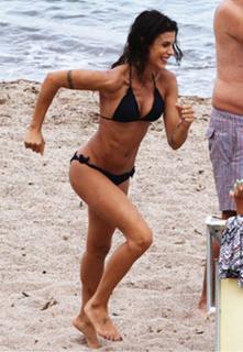 Elisabetta Canalis feet photo thumbnail