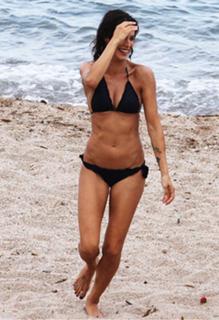 Elisabetta Canalis feet photo thumbnail
