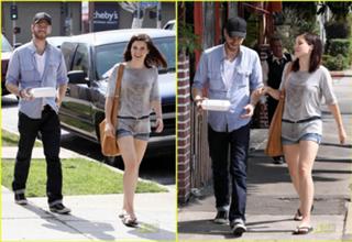 Sophia Bush feet photo thumbnail