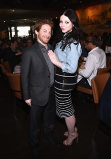Michelle Trachtenberg feet photo thumbnail