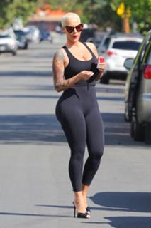Amber Rose feet photo thumbnail