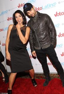 Rosario Dawson feet photo thumbnail