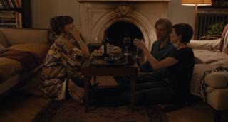 Anne Hathaway feet photo thumbnail