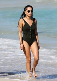 Zoë Kravitz feet photo thumbnail