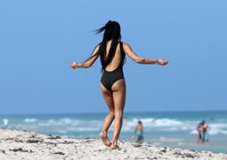 Zoë Kravitz feet photo thumbnail