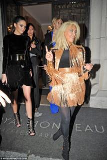 Kendall Jenner feet photo thumbnail