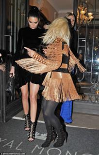 Kendall Jenner feet photo thumbnail