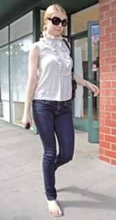 Gwyneth Paltrow feet photo thumbnail