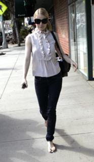 Gwyneth Paltrow feet photo thumbnail
