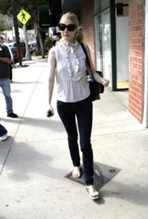 Gwyneth Paltrow feet photo thumbnail