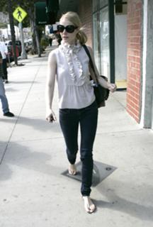 Gwyneth Paltrow feet photo thumbnail