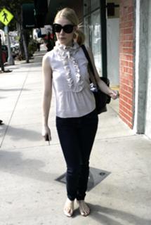 Gwyneth Paltrow feet photo thumbnail