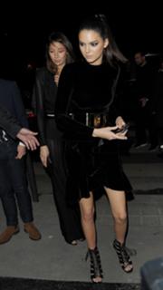 Kendall Jenner feet photo thumbnail