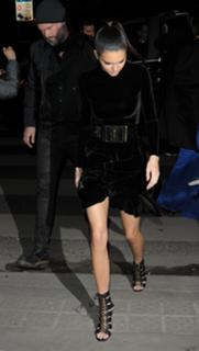 Kendall Jenner feet photo thumbnail