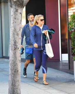 Busy Philipps feet photo thumbnail