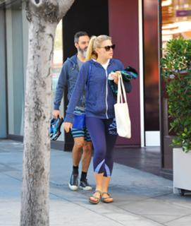 Busy Philipps feet photo thumbnail