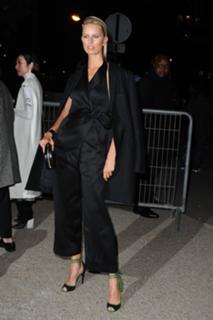 Karolina Kurkova feet photo thumbnail
