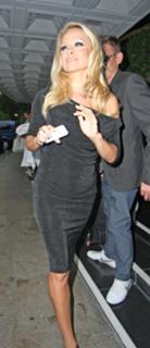 Pamela Anderson feet photo thumbnail
