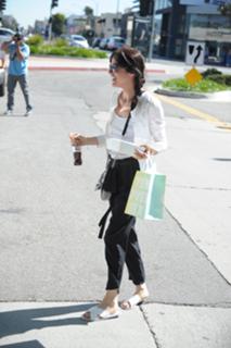 Selma Blair feet photo thumbnail