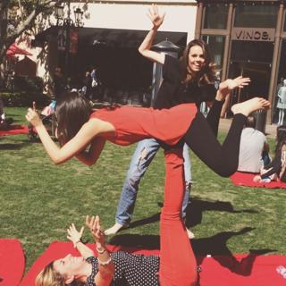 Victoria Justice feet photo thumbnail