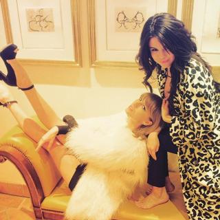 Selena Gomez feet photo thumbnail
