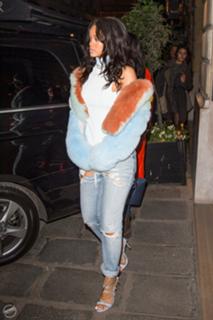 Rihanna feet photo thumbnail