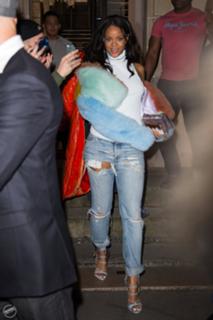 Rihanna feet photo thumbnail