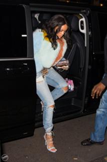 Rihanna feet photo thumbnail