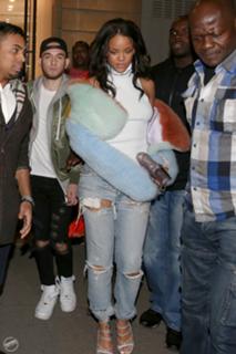 Rihanna feet photo thumbnail