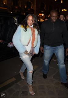 Rihanna feet photo thumbnail