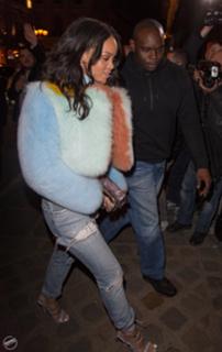 Rihanna feet photo thumbnail