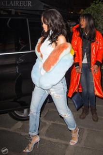 Rihanna feet photo thumbnail
