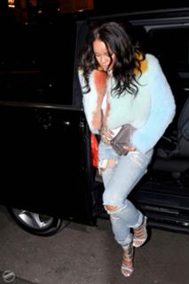 Rihanna feet photo thumbnail