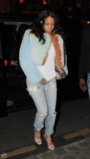 Rihanna feet photo thumbnail