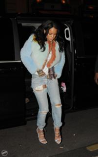 Rihanna feet photo thumbnail
