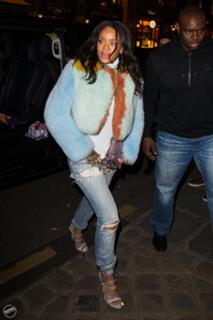 Rihanna feet photo thumbnail