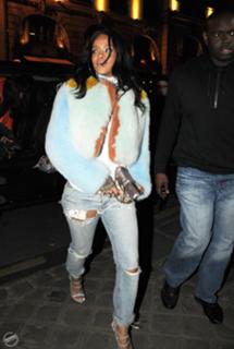 Rihanna feet photo thumbnail