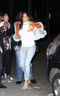 Rihanna feet photo thumbnail