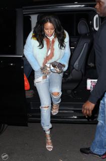 Rihanna feet photo thumbnail
