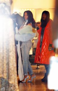 Rihanna feet photo thumbnail