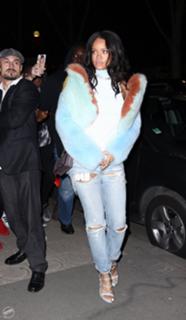Rihanna feet photo thumbnail