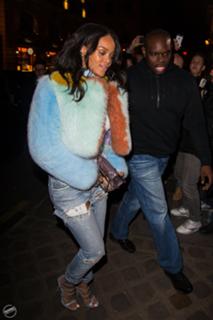 Rihanna feet photo thumbnail