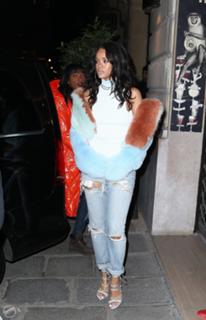 Rihanna feet photo thumbnail