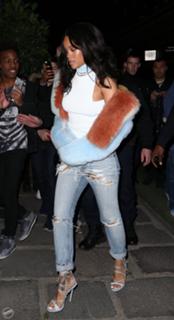 Rihanna feet photo thumbnail
