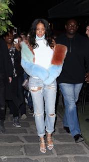 Rihanna feet photo thumbnail