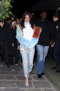 Rihanna feet photo thumbnail