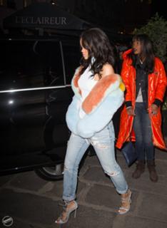 Rihanna feet photo thumbnail